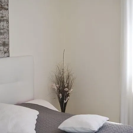 Four-bedroom Holiday In Trélissac
