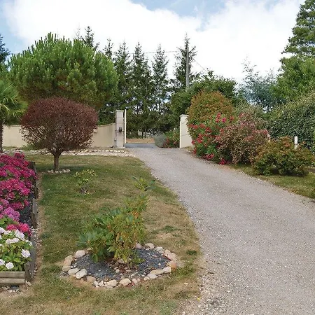 Dom wakacyjny Four-bedroom Holiday In Trélissac