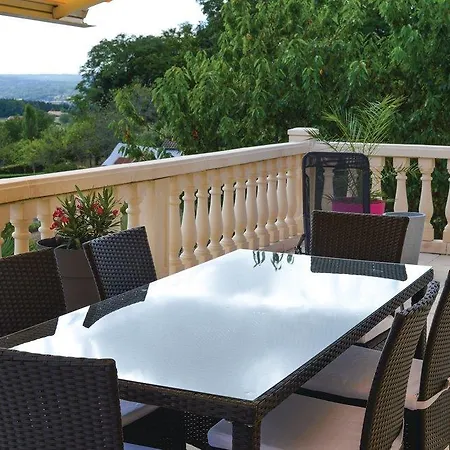 Four-bedroom Holiday In * Trélissac