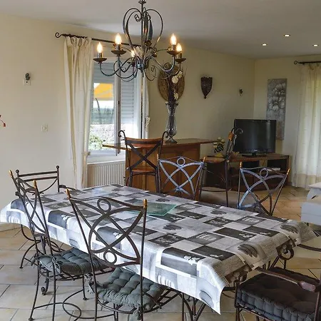Four-bedroom Holiday In Dom wakacyjny Trélissac