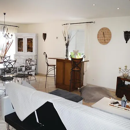 Four-bedroom Holiday In Trélissac