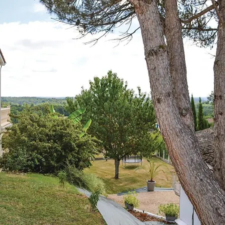 Four-bedroom Holiday In Dom wakacyjny Trélissac