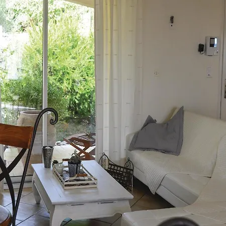 Dom wakacyjny Four-bedroom Holiday In Trélissac
